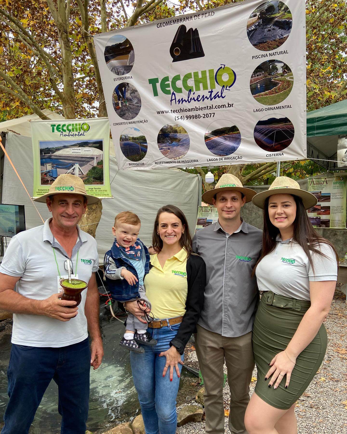 Foto da Familia tecchio participando de um evento.